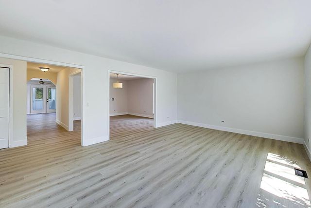 26955 N COUNTRYSIDE LAKE Drive, Mundelein, IL 60060