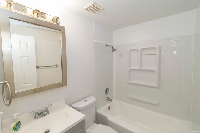908 Dover Drive, South Bend, IN 46614