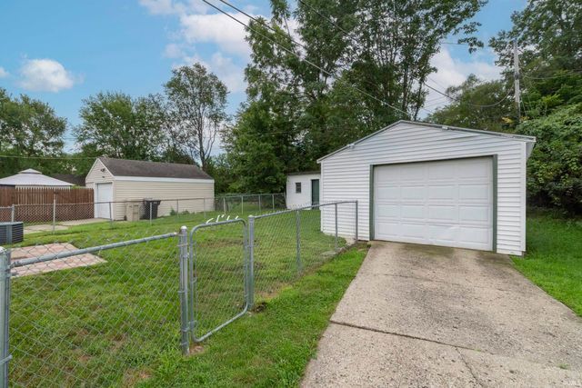 908 Dover Drive, South Bend, IN 46614