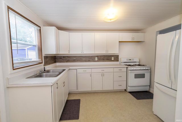 908 Dover Drive, South Bend, IN 46614