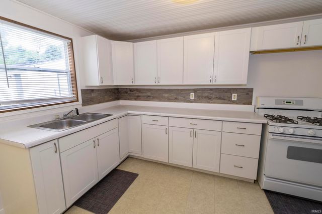 908 Dover Drive, South Bend, IN 46614