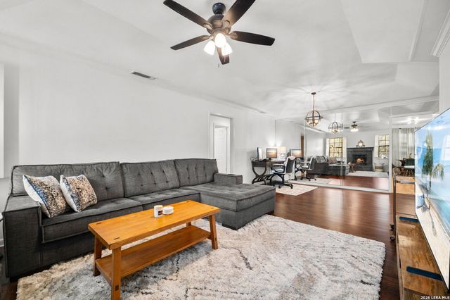 8415 Fredericksburg Rd Apt 907, San Antonio, TX 78229