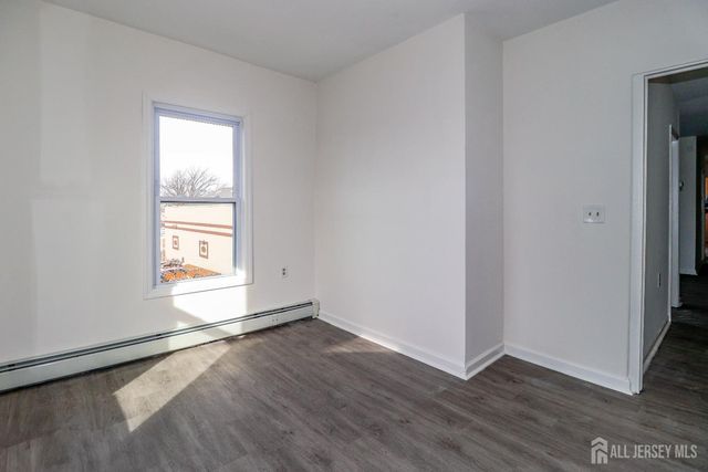 364 Market Street 3F, Perth Amboy, NJ 08861