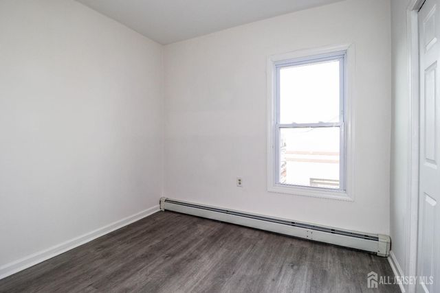 364 Market Street 3F, Perth Amboy, NJ 08861