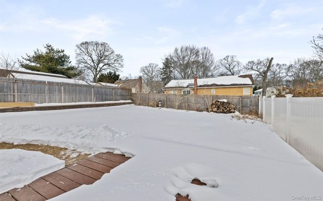 61 Eastview Road, Ronkonkoma, NY 11779