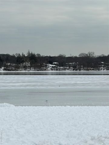 61 Eastview Road, Ronkonkoma, NY 11779