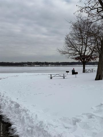 61 Eastview Road, Ronkonkoma, NY 11779