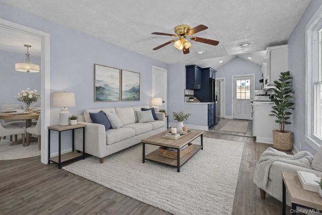 61 Eastview Road, Ronkonkoma, NY 11779