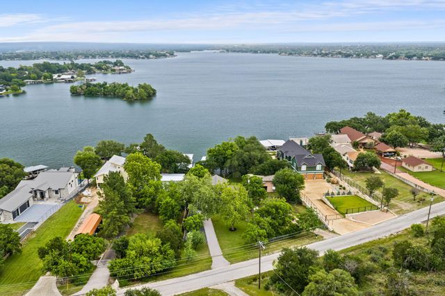 111 Inspiration DR, Sunrise Beach, TX 78643