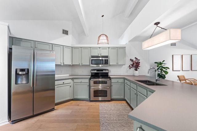 111 Inspiration DR, Sunrise Beach, TX 78643