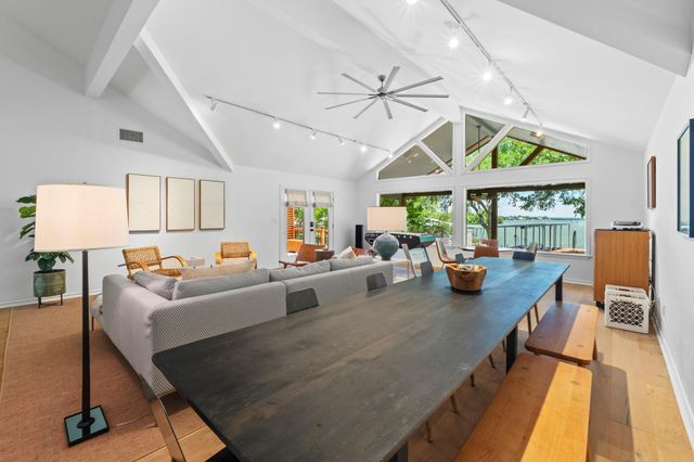 111 Inspiration DR, Sunrise Beach, TX 78643