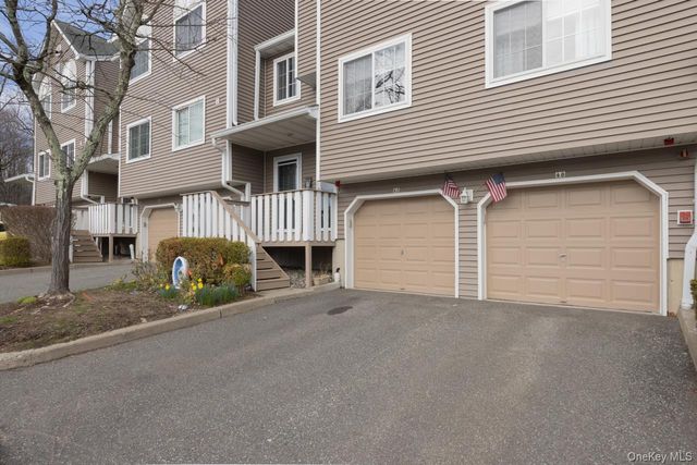 42 Eagle Ridge Way, Nanuet, NY 10954