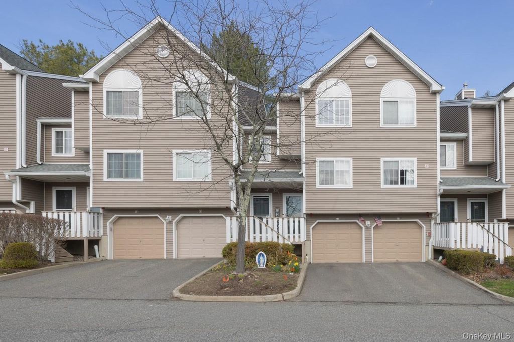 42 Eagle Ridge Way, Nanuet, NY 10954