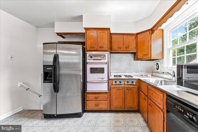 410 LYNDHURST DR, Broomall, PA 19008