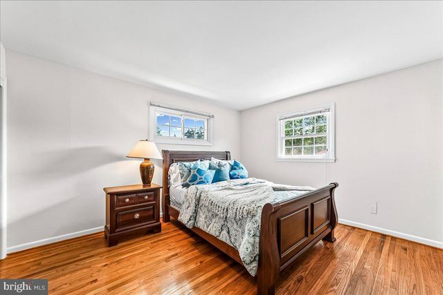 410 LYNDHURST DR, Broomall, PA 19008