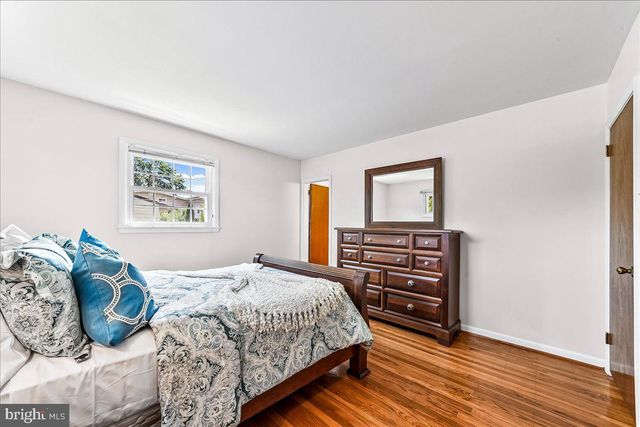 410 LYNDHURST DR, Broomall, PA 19008