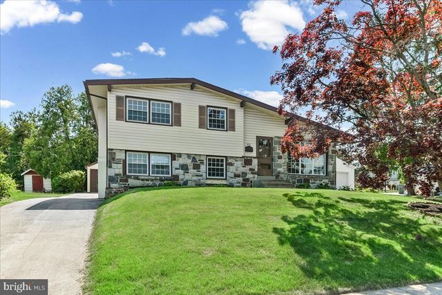 410 LYNDHURST DR, Broomall, PA 19008