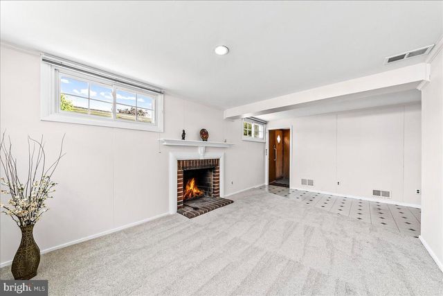 410 LYNDHURST DR, Broomall, PA 19008