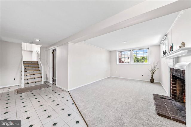 410 LYNDHURST DR, Broomall, PA 19008