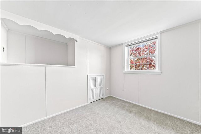 410 LYNDHURST DR, Broomall, PA 19008