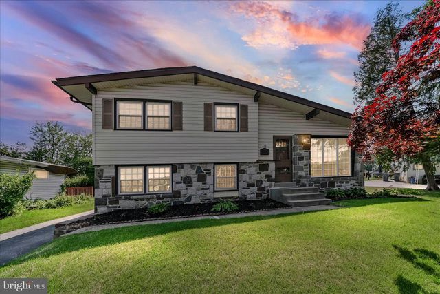 410 LYNDHURST DR, Broomall, PA 19008