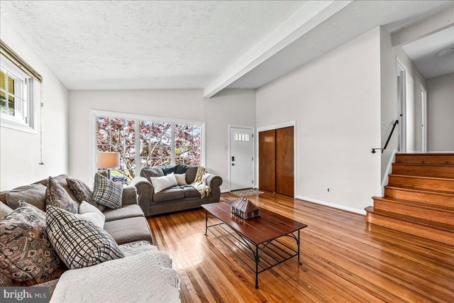 410 LYNDHURST DR, Broomall, PA 19008
