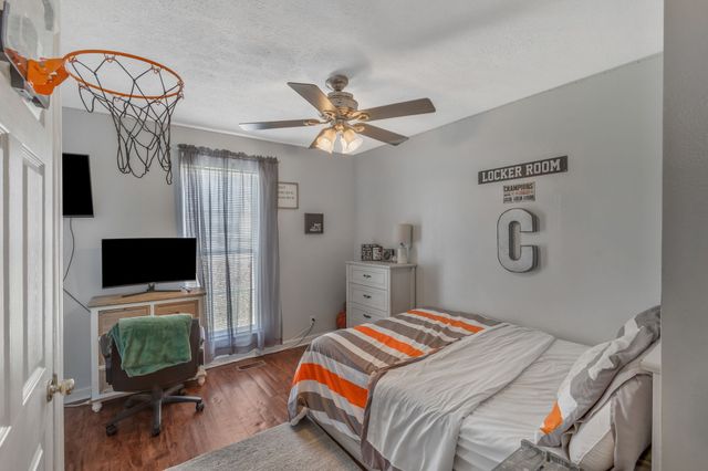 115 Sherron Dr, Dickson, TN 37055