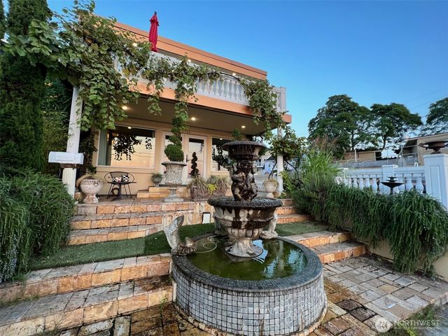 4030 Beach Drive SW, Seattle, WA 98116