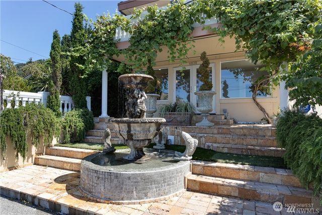 4030 Beach Drive SW, Seattle, WA 98116