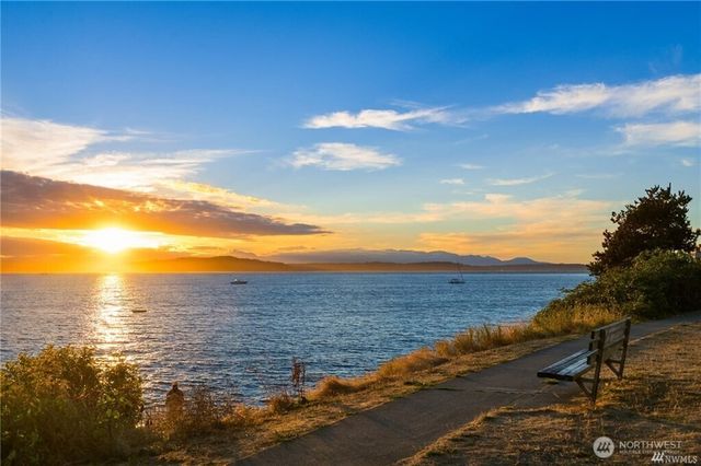 4030 Beach Drive SW, Seattle, WA 98116