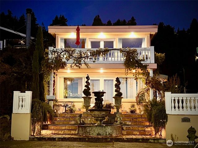 4030 Beach Drive SW, Seattle, WA 98116