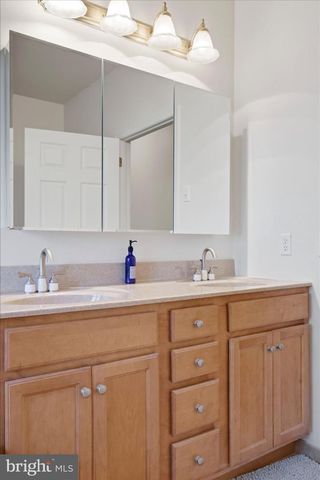 158 GLENMOOR CIR N, Easton, PA 18045