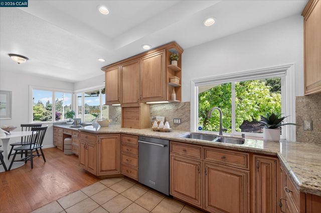 1882 Camino Pablo, Moraga, CA 94556