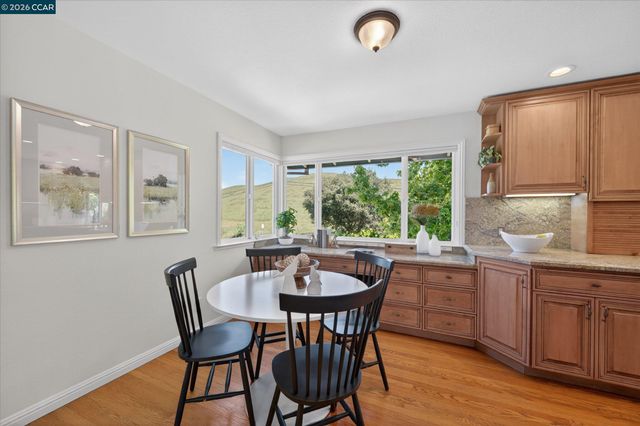 1882 Camino Pablo, Moraga, CA 94556