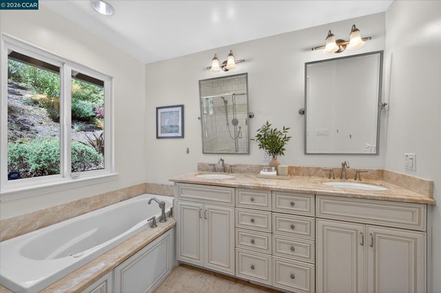1882 Camino Pablo, Moraga, CA 94556