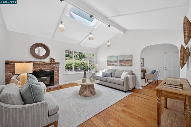 1882 Camino Pablo, Moraga, CA 94556