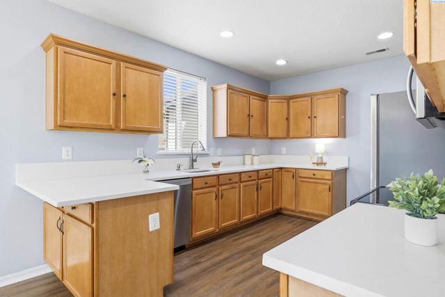 3006 Hermandt Ct, West Richland, WA 99353