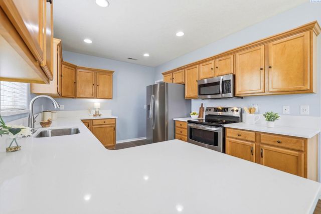 3006 Hermandt Ct, West Richland, WA 99353