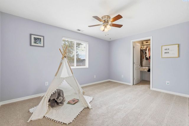 3006 Hermandt Ct, West Richland, WA 99353