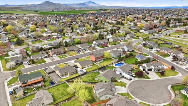 3006 Hermandt Ct, West Richland, WA 99353