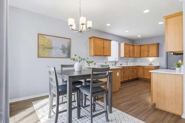 3006 Hermandt Ct, West Richland, WA 99353