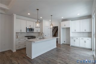 6714 Mayland Ridge Ln, Moseley, VA 23120