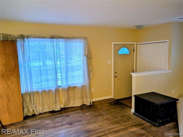 247 Hecht Drive, Madison Heights, MI 48071