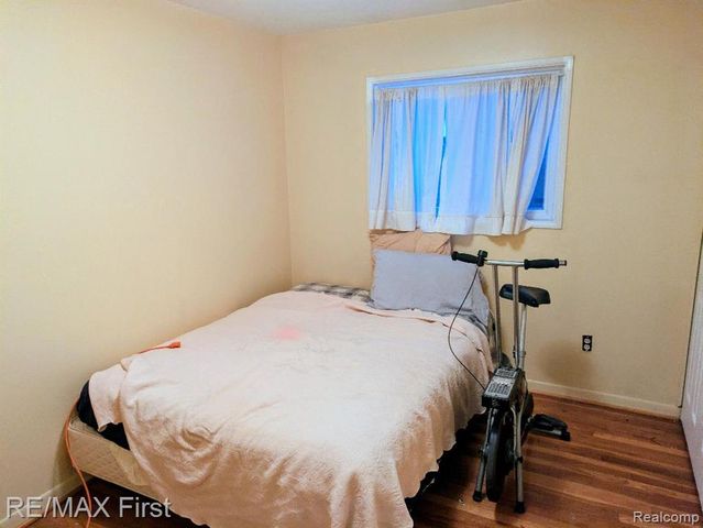 247 Hecht Drive, Madison Heights, MI 48071