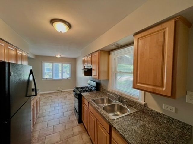 606 E 164th Place, South Holland, IL 60473