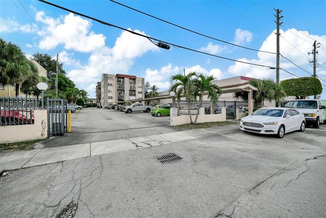 3640 NW 9th St 401, Miami, FL 33125