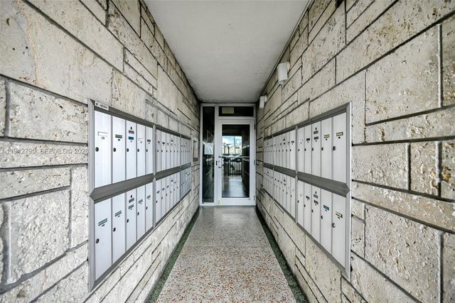 3640 NW 9th St 401, Miami, FL 33125