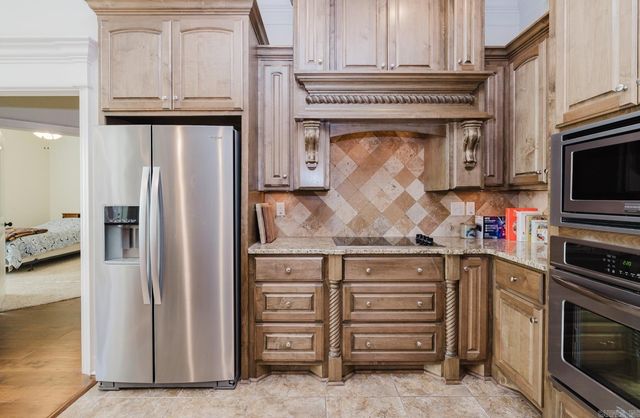 1195 Westcliffe Dr, Little Rock, AR 72210