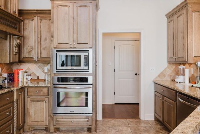 1195 Westcliffe Dr, Little Rock, AR 72210