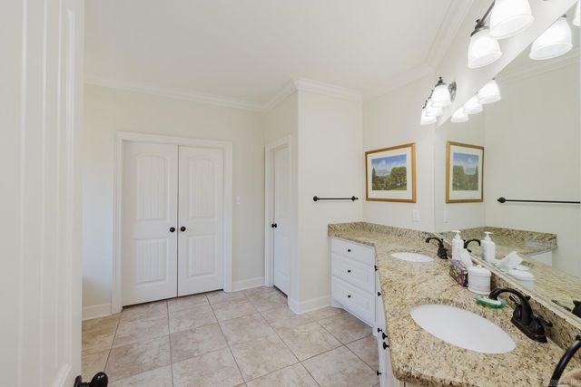 1195 Westcliffe Dr, Little Rock, AR 72210